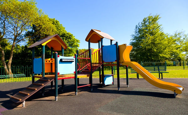 How Can You Style a Small Yard With an Outdoor Playset?