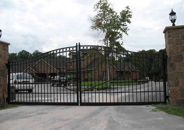 Black-Arched-Double-Drive-Gate-Ascot-with-Circles.jpg